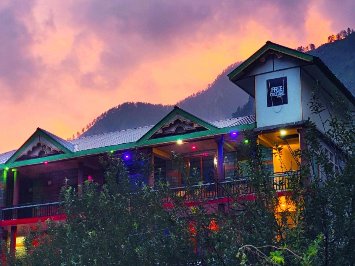 Free Culture, Chalal Panzió Kasol Kültér fotó
